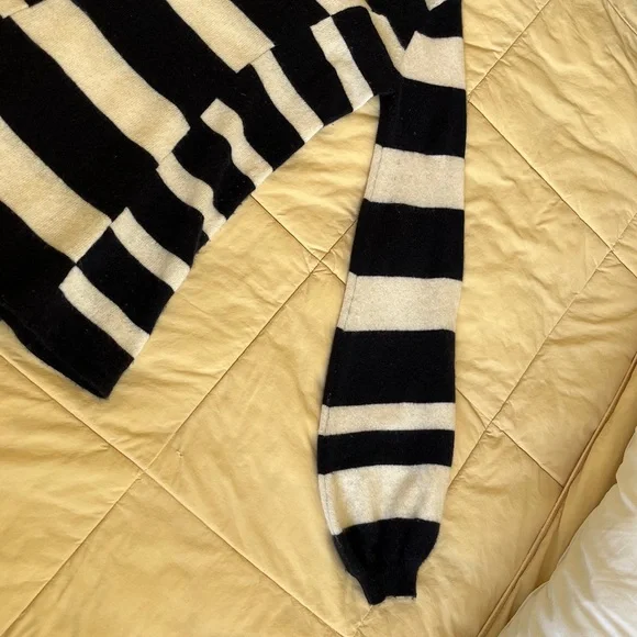 Neiman Marcus Black and White Striped Sweater - Picture 5 of 6